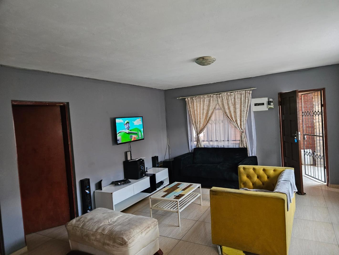 2 Bedroom Apartment in Olifantsfontein