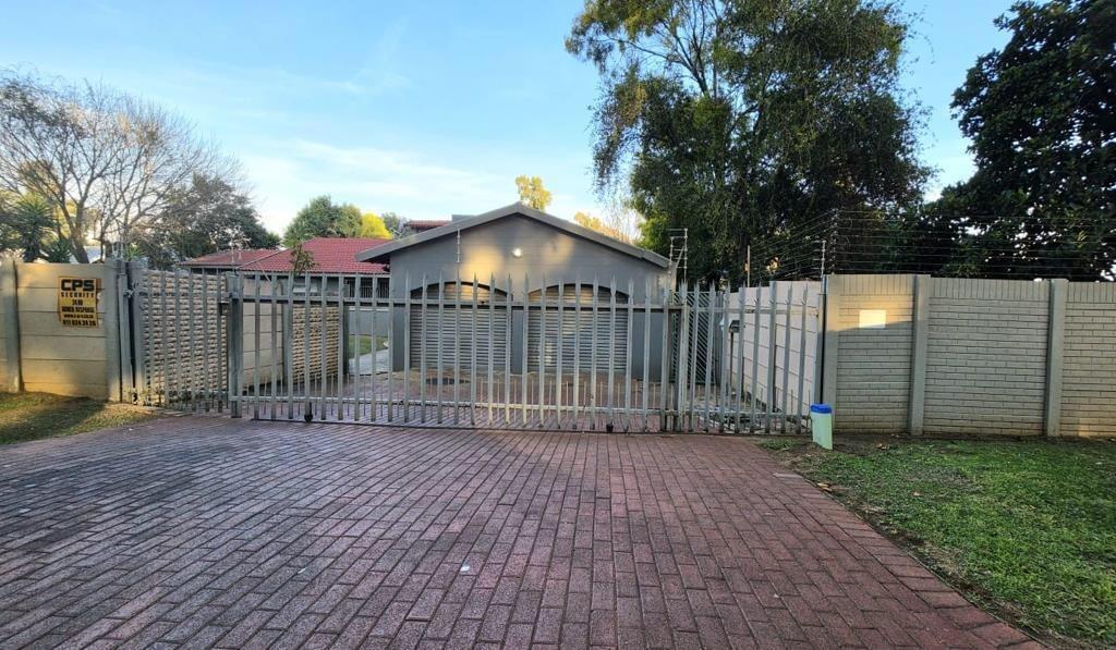 3 Bedroom House in Brackendowns
