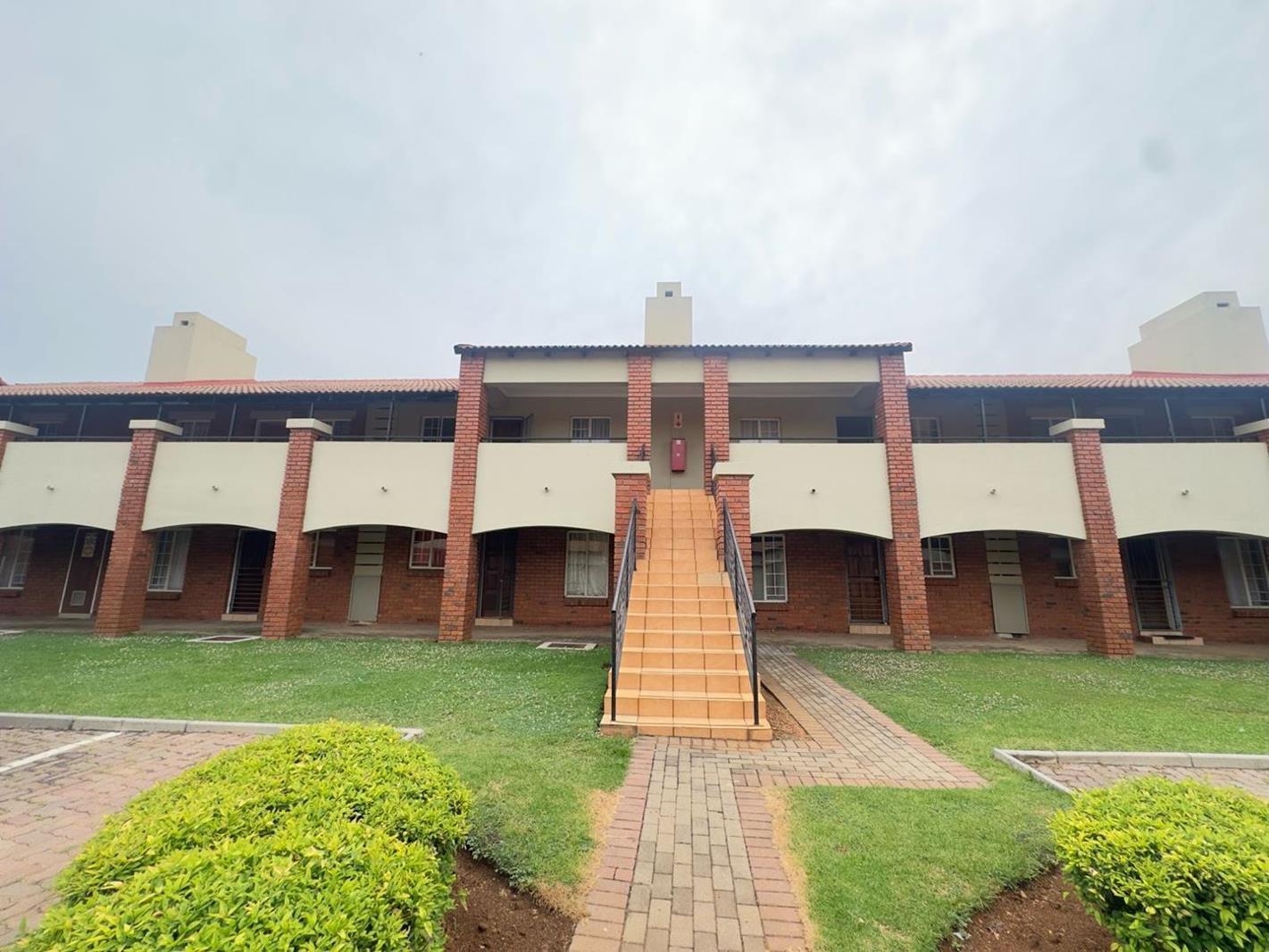 2 Bedroom Townhouse in Mooikloof Ridge