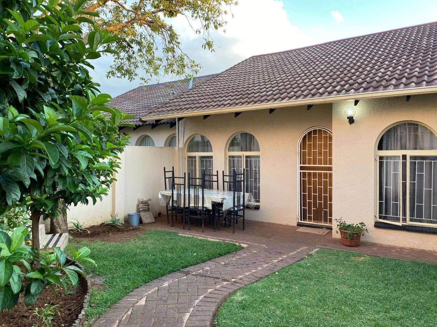 2 Bedroom Townhouse in Heuwelsig