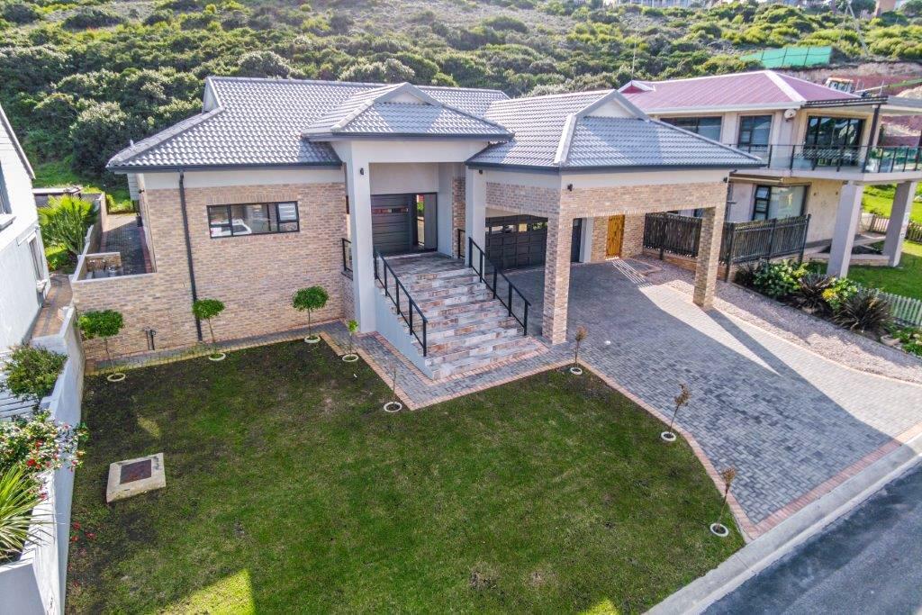4 Bedroom House in Dana Bay