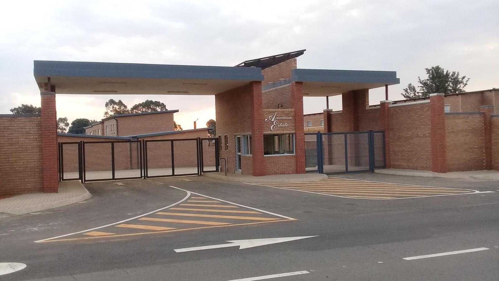 3 Bedroom Simplex in Glen Marais