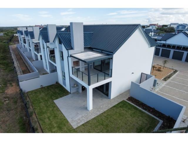2 Bedroom House in Stilbaai Wes