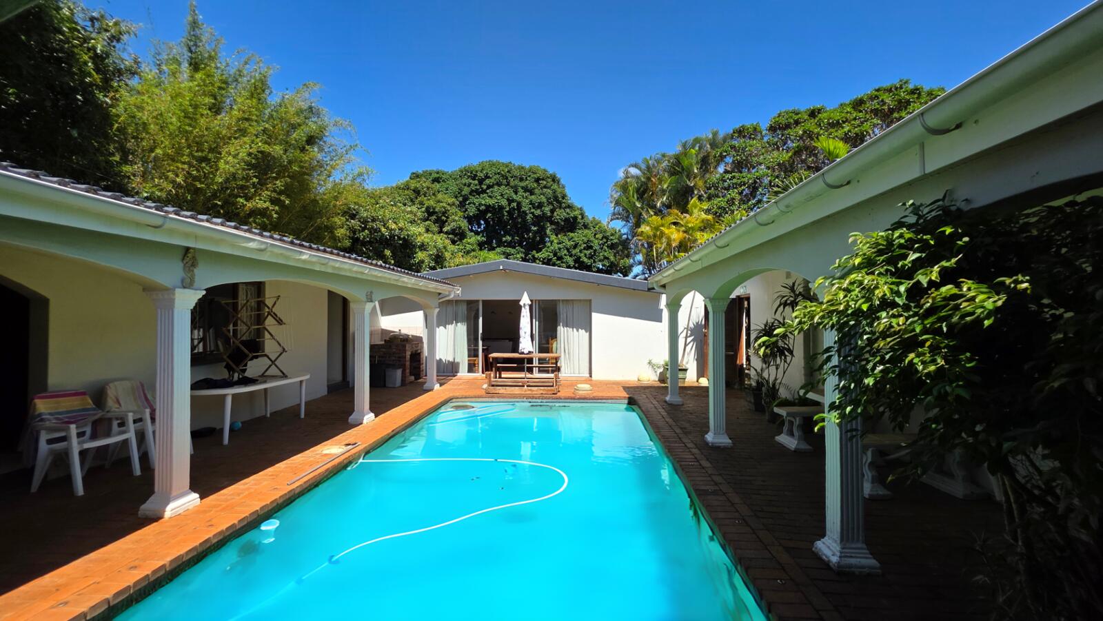 6 Bedroom House in Uvongo