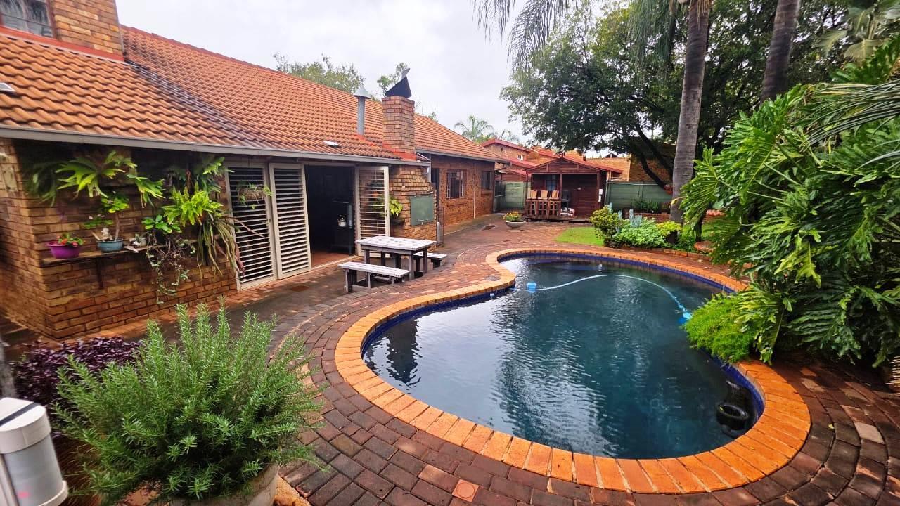 4 Bedroom House in Doornpoort