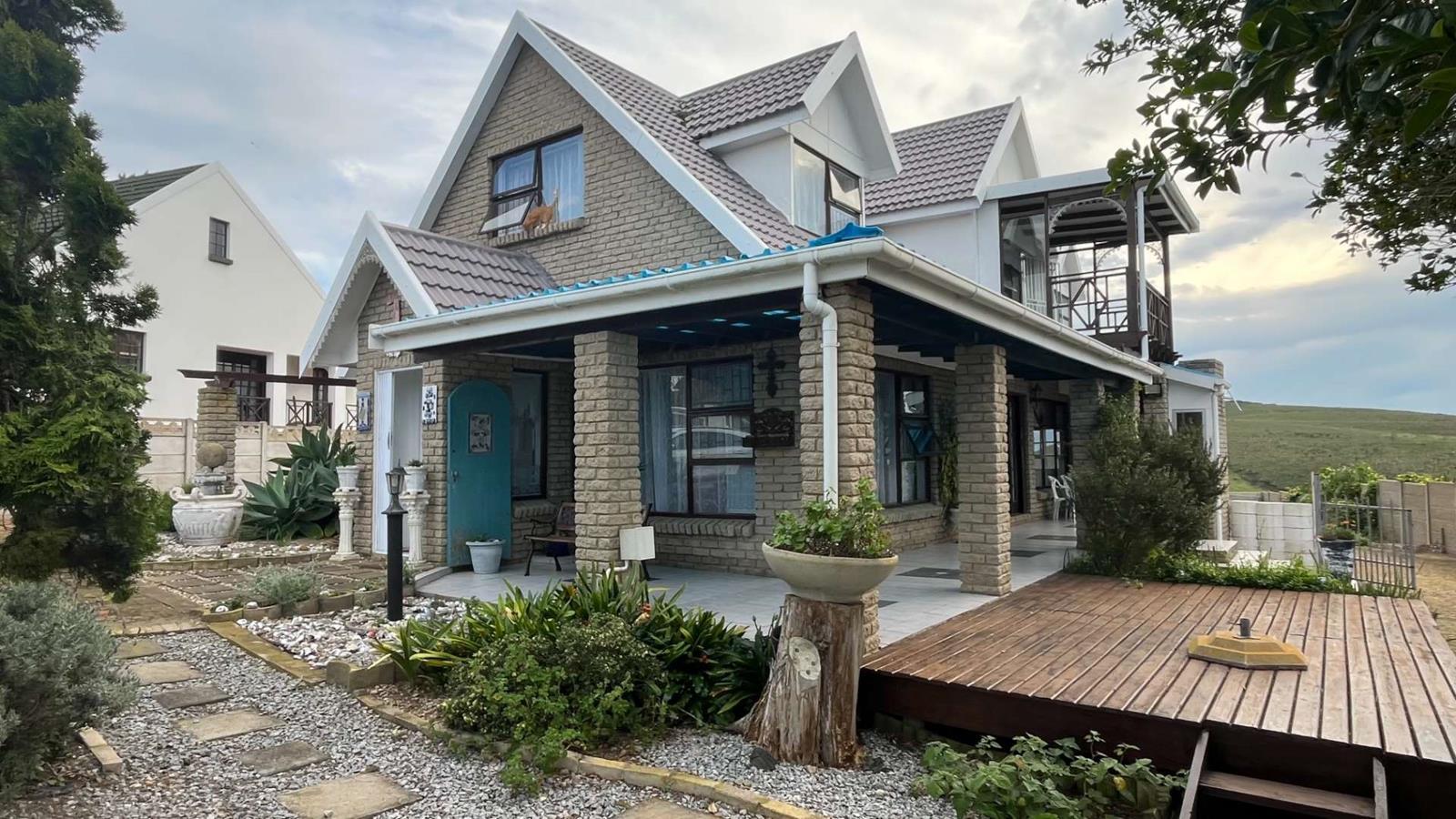 4 Bedroom House in Hartenbos Heuwels