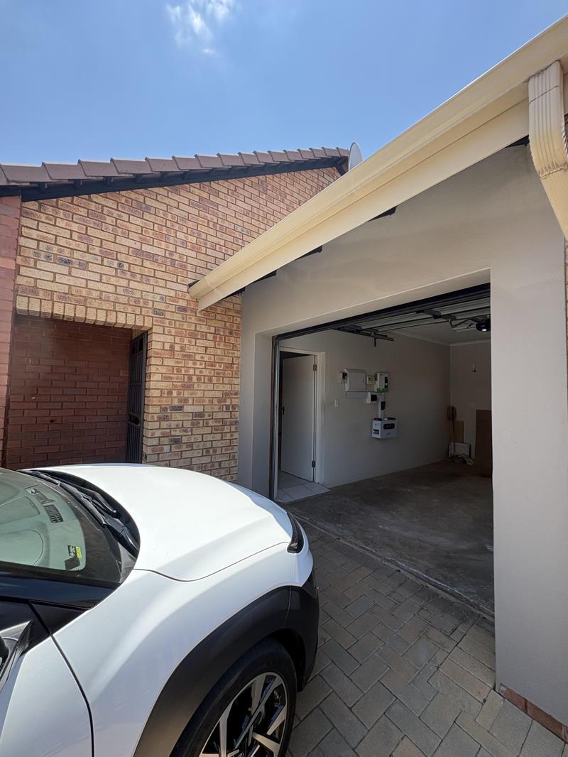 2 Bedroom Simplex in Olivedale