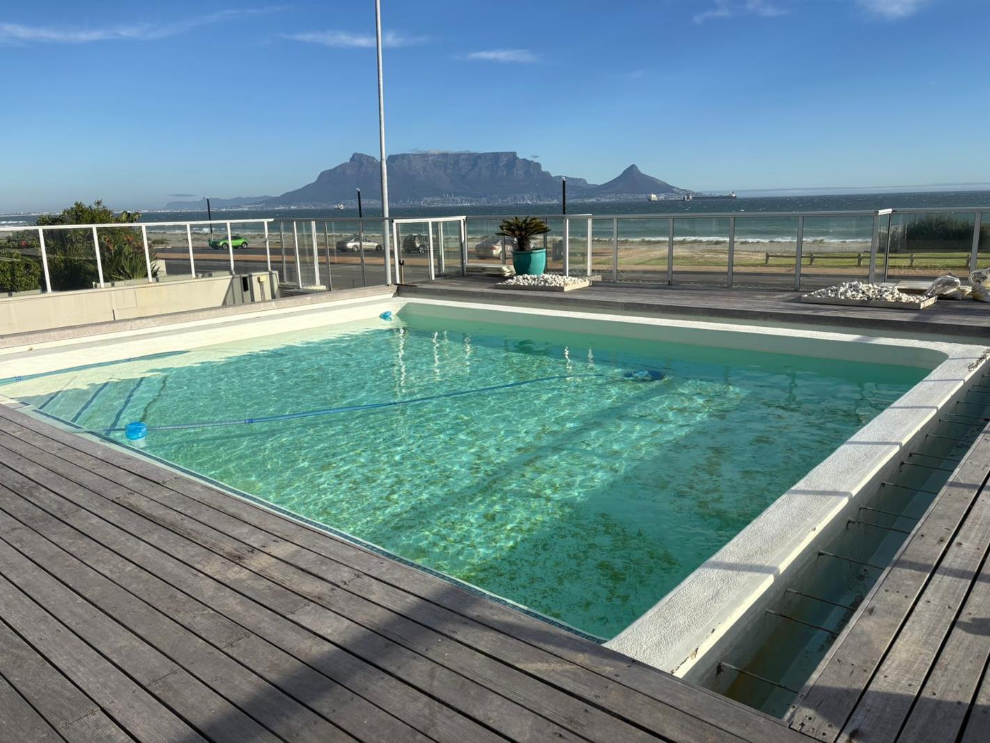 1 Bedroom Apartment in Bloubergstrand