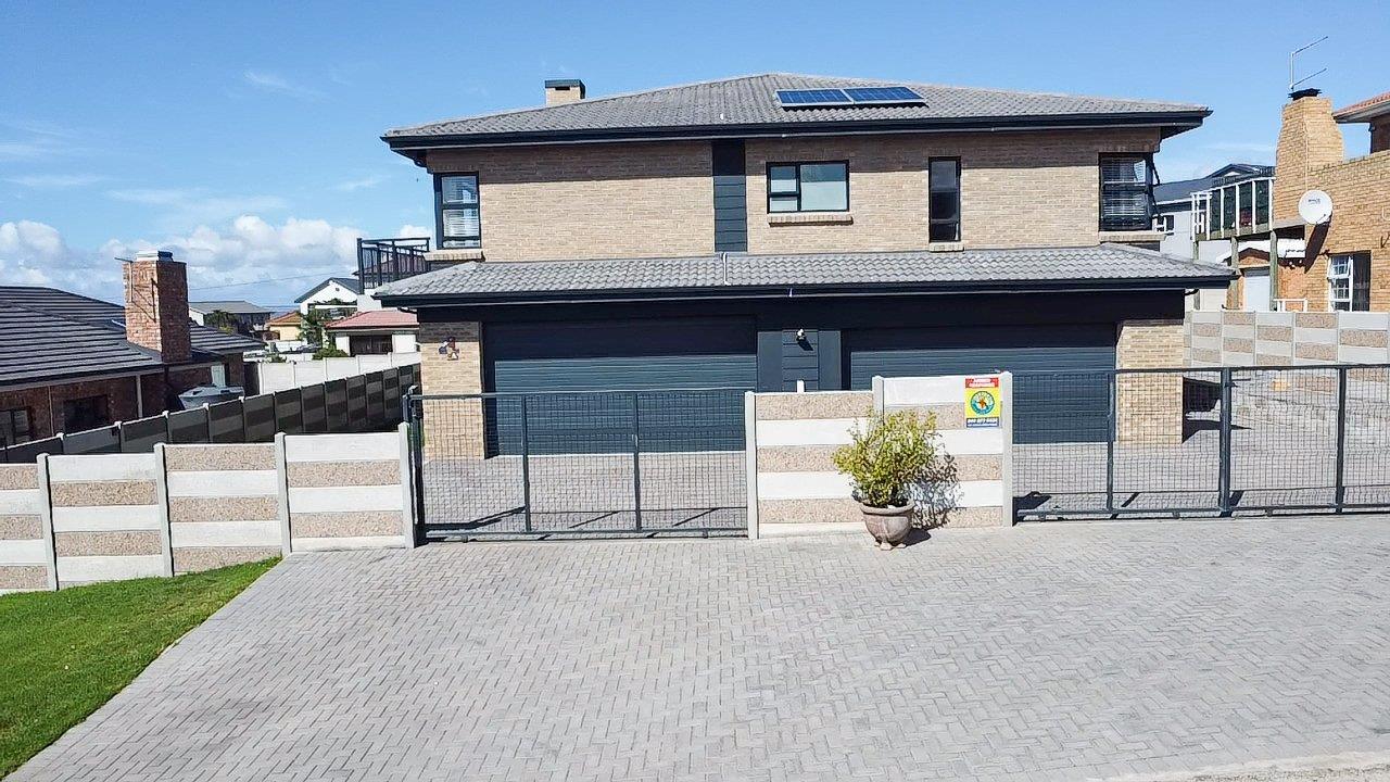 4 Bedroom House in Reebok
