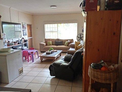 3 Bedroom Flat in White River Central