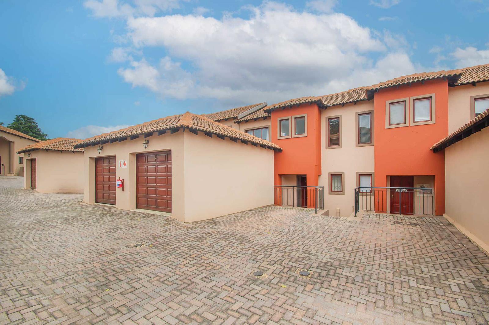 2 Bedroom Townhouse in Noordheuwel