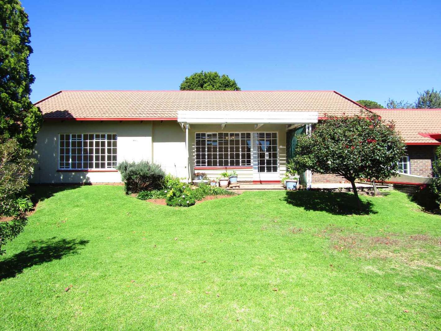 2 Bedroom House in Helderkruin