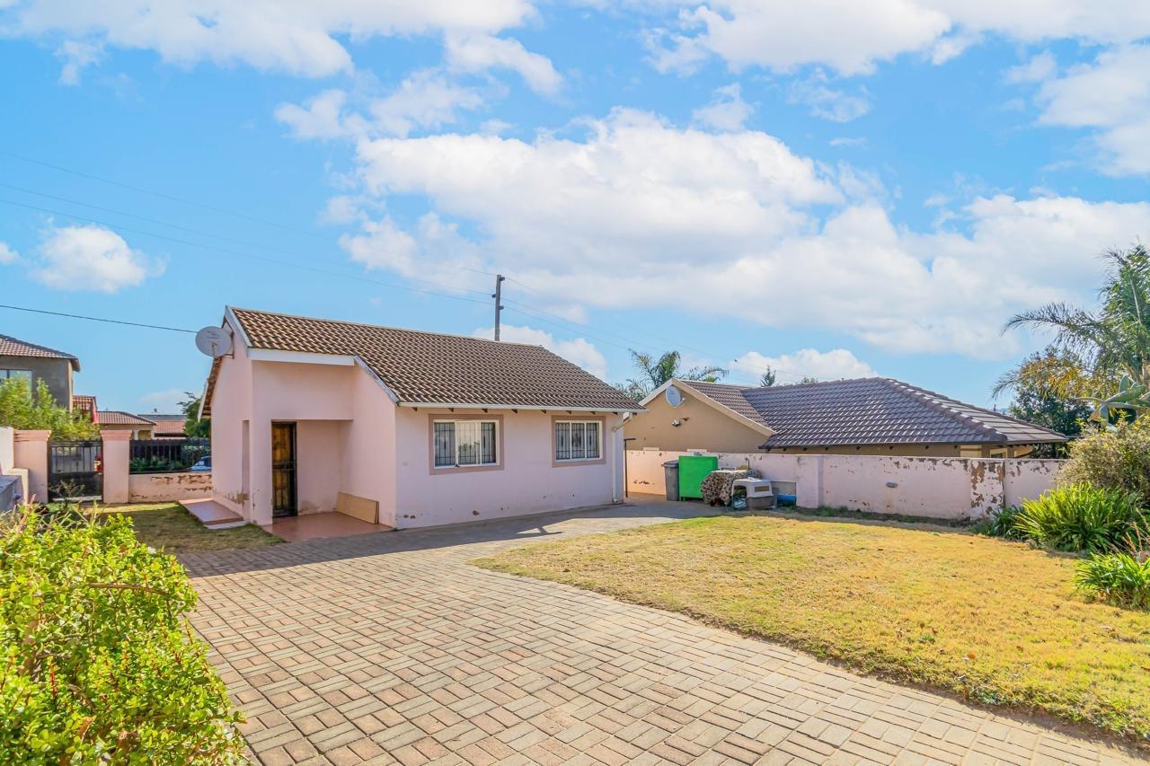 2 Bedroom House in Cosmo City