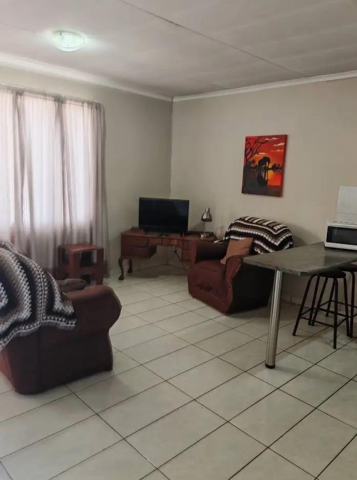 1 Bedroom Garden Cottage in Brentwood Park