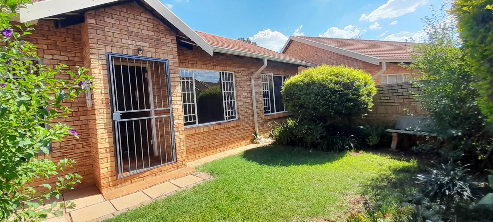 2 Bedroom Townhouse in Eldoraigne