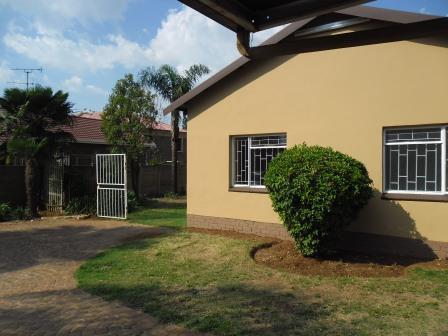 2 Bedroom House in Clayville East