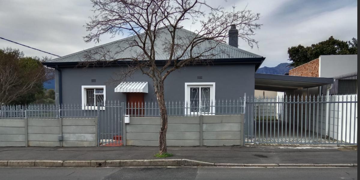 2 Bedroom House in Denneburg