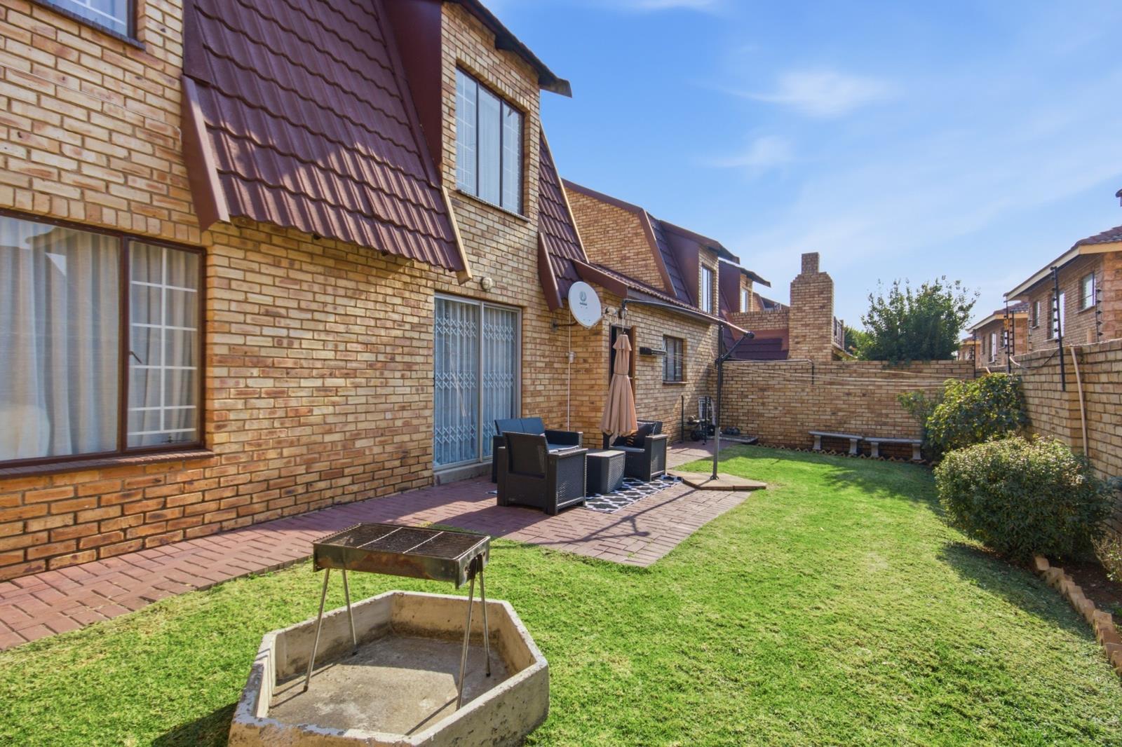 4 Bedroom Townhouse in Willowbrook