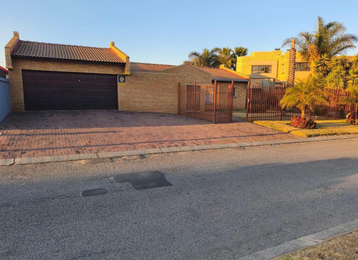 3 Bedroom House in Mondeor