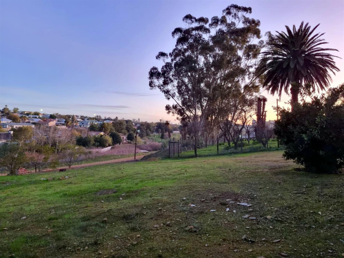 825 m² Land available in Amandelrug