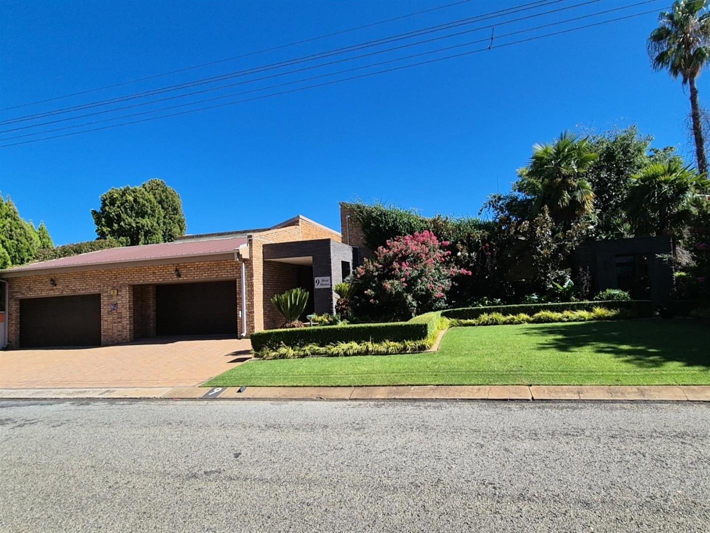 4 Bedroom House in Van Der Hoff Park