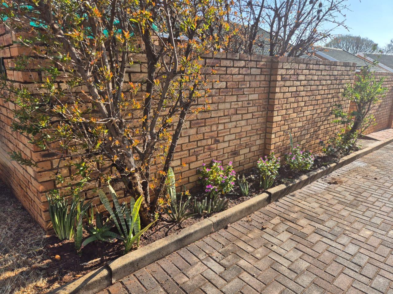 2 Bedroom Townhouse in Die Hoewes