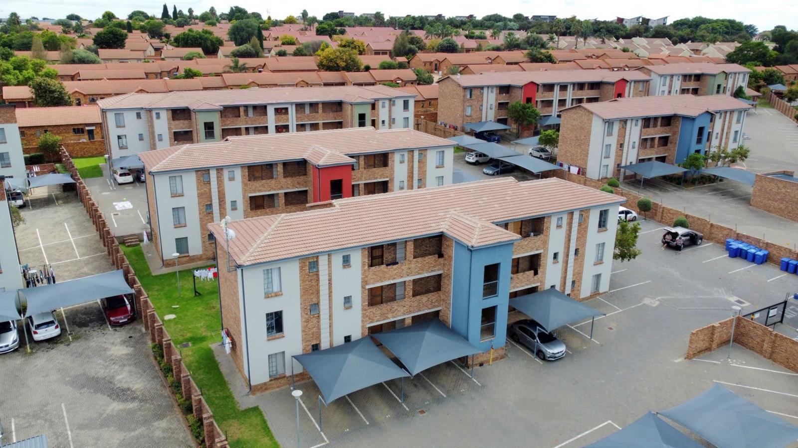2 Bedroom Apartment in Rooihuiskraal North
