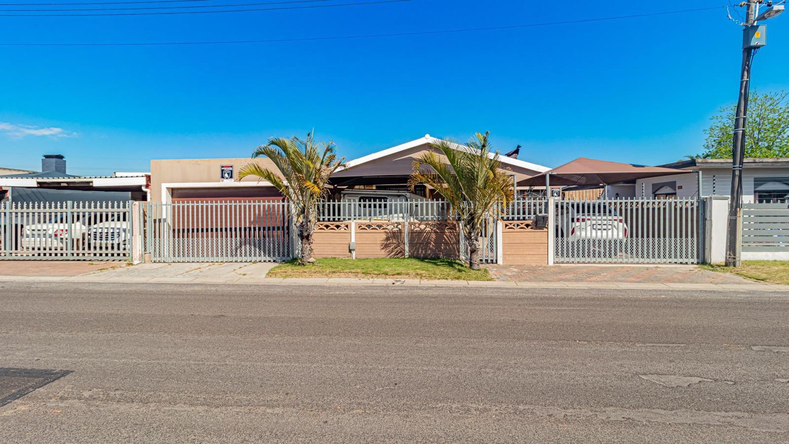 5 Bedroom House in Peerless Park