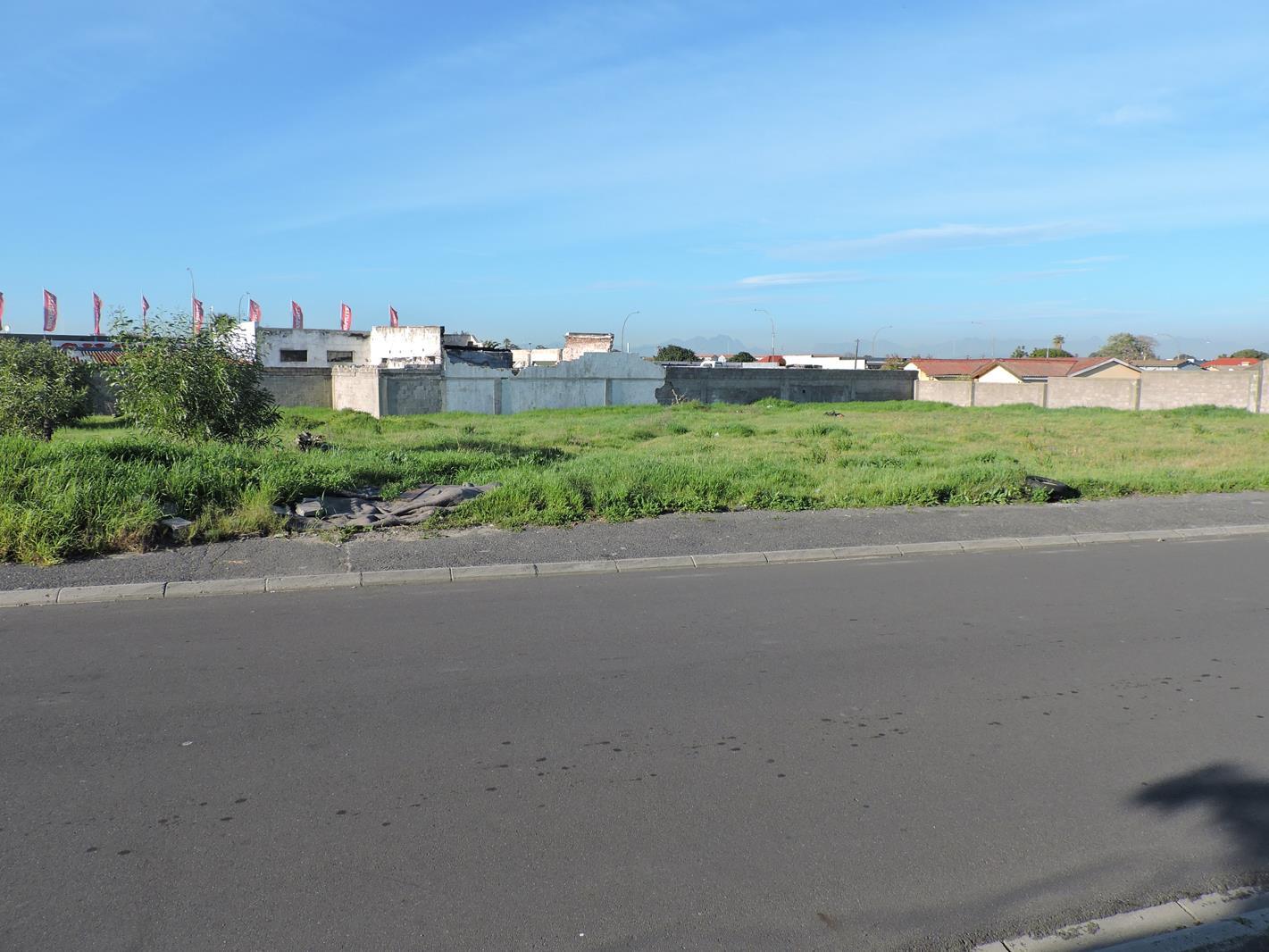 2 356 m² Land available in Elsies River