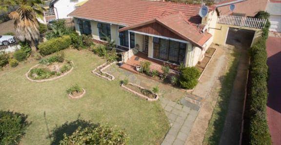 Bachelor apartment in Robertsham