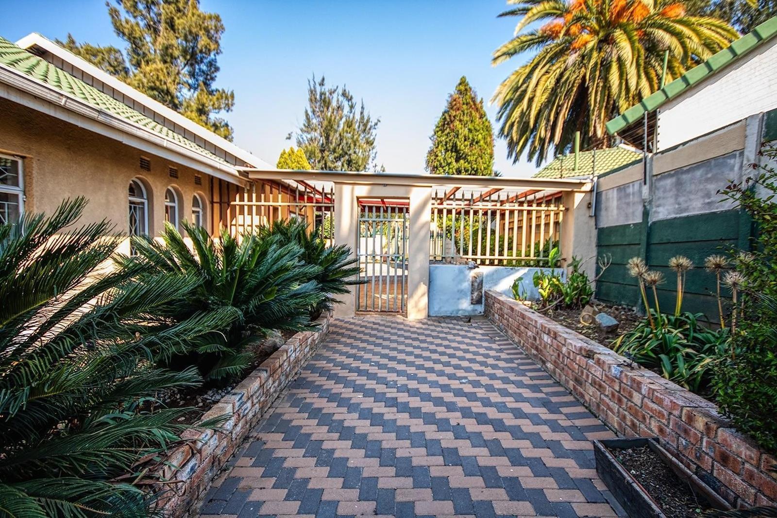 3 Bedroom House in Brackendowns