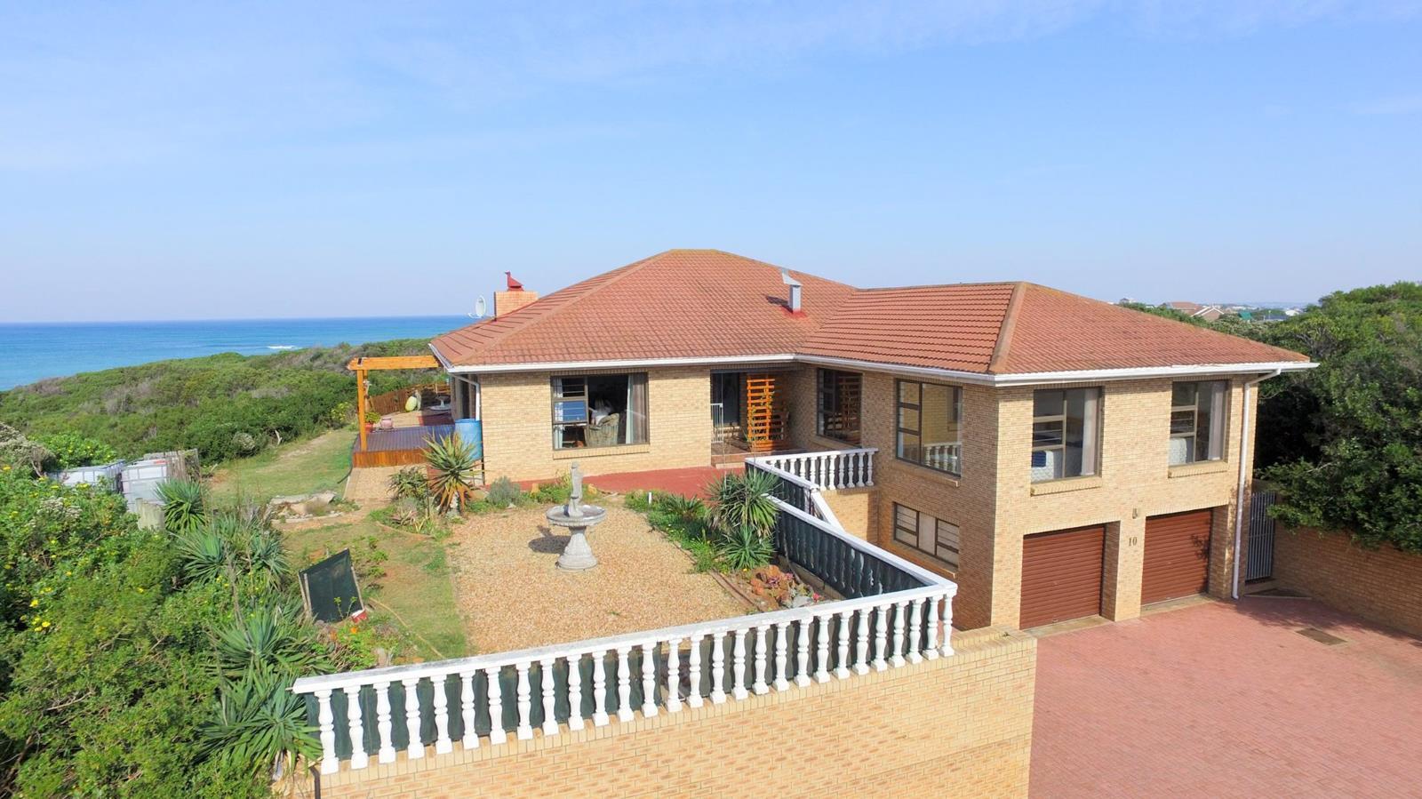 5 Bedroom House in Paradise Beach