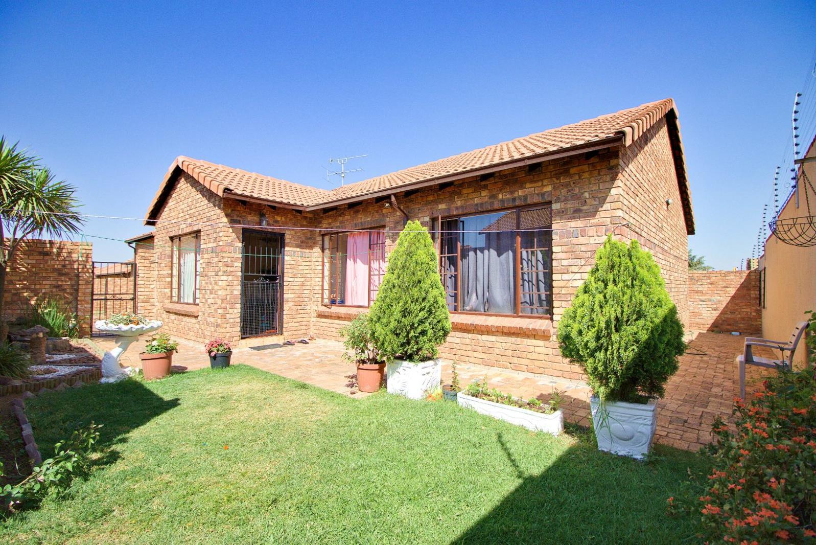 3 Bedroom Townhouse in Halfway Gardens