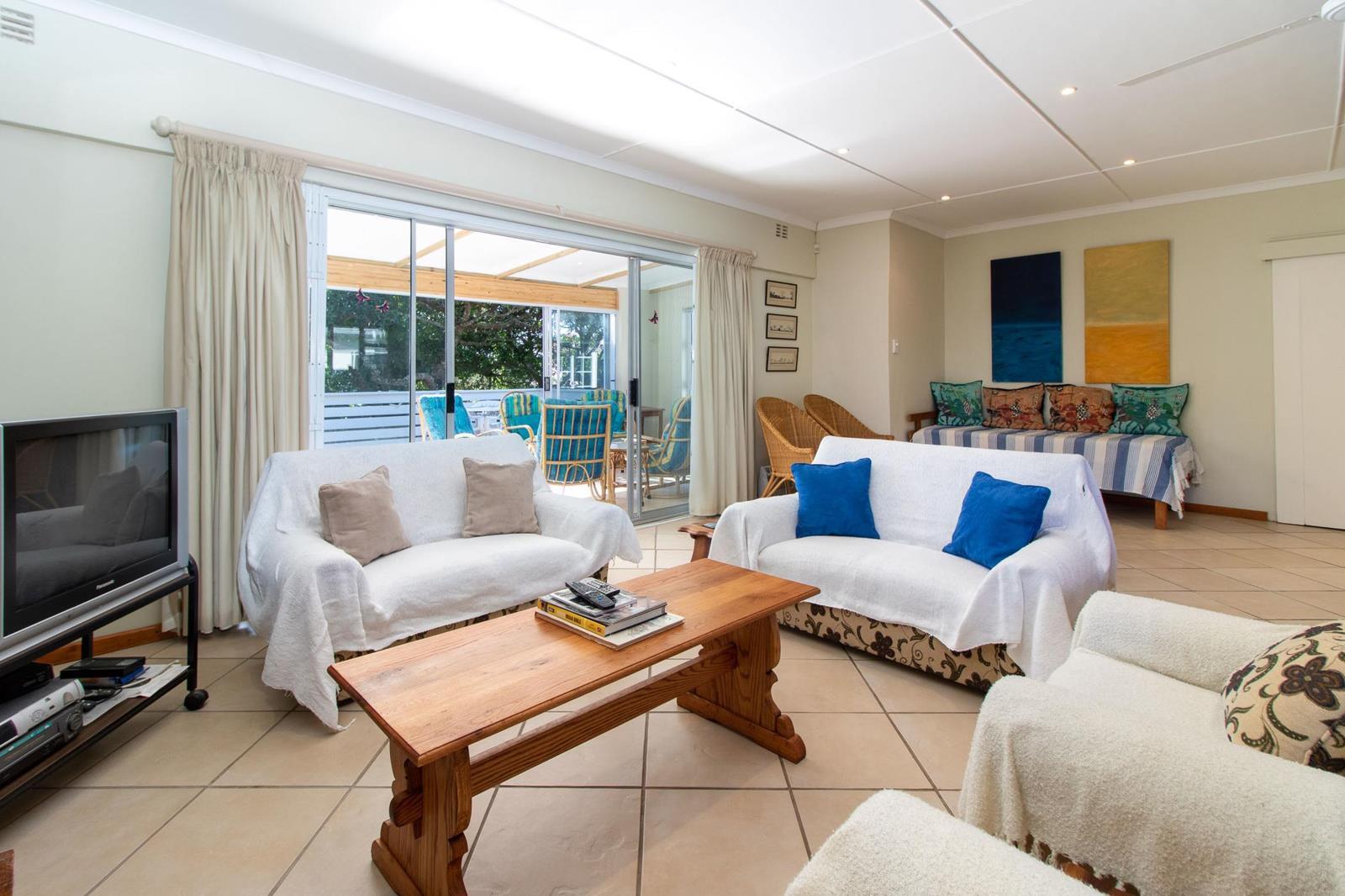 5 Bedroom House in Kenton On Sea