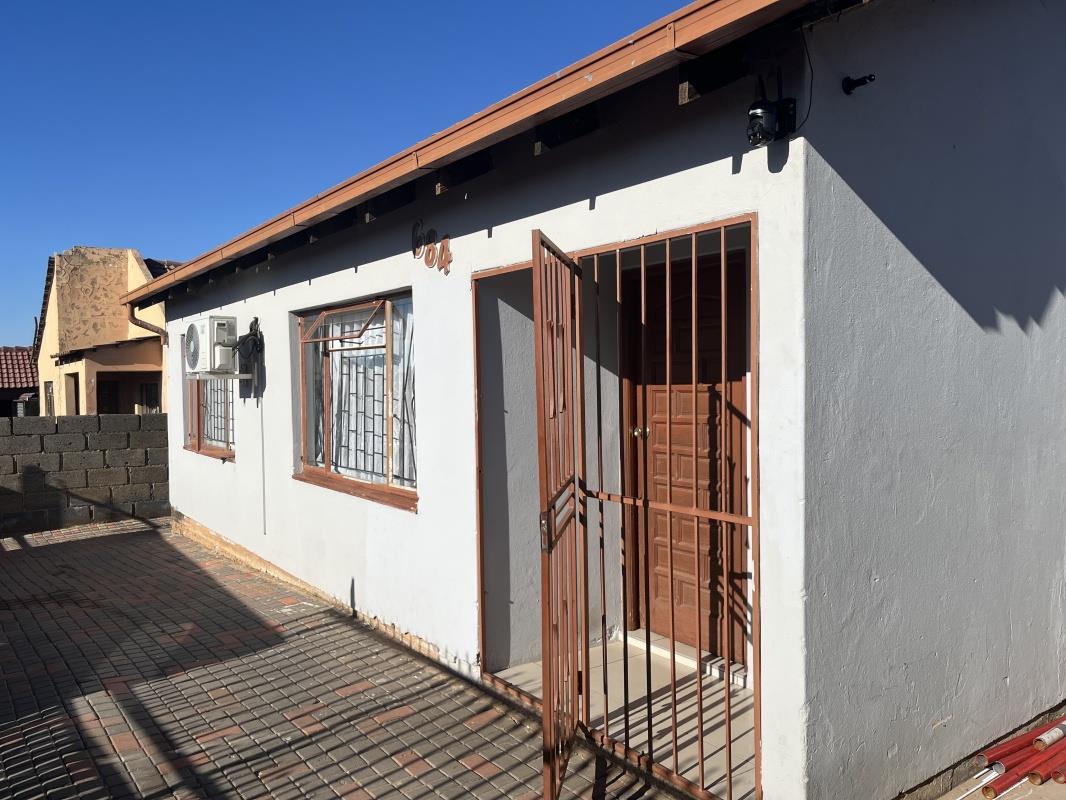 2 Bedroom House in Tembisa Central