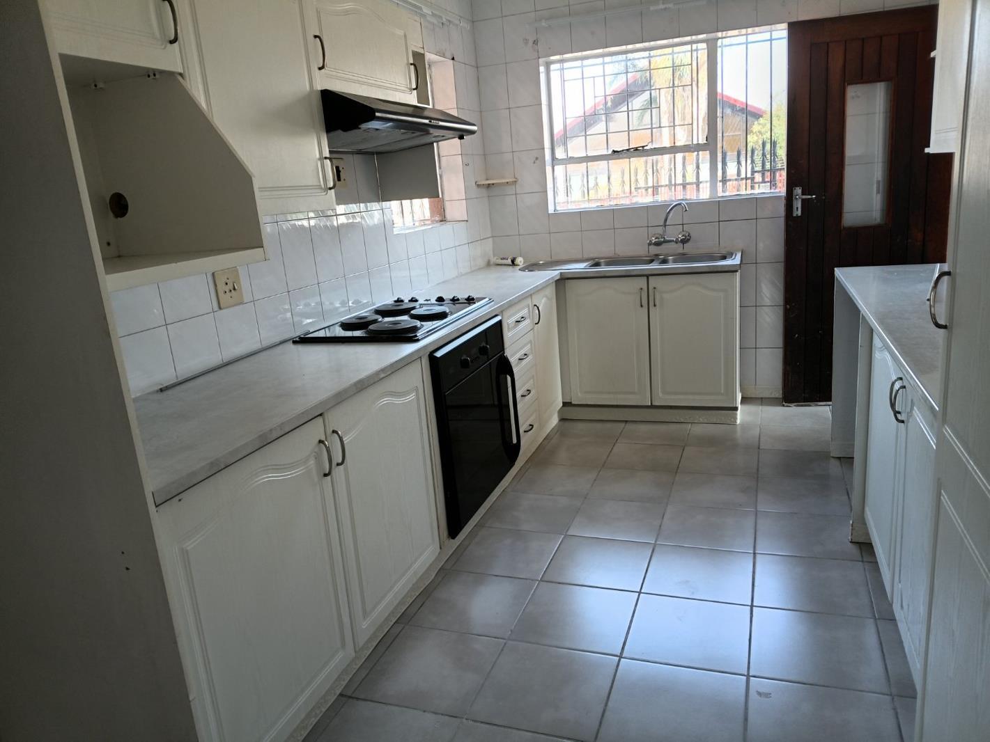 4 Bedroom House in Ravensklip