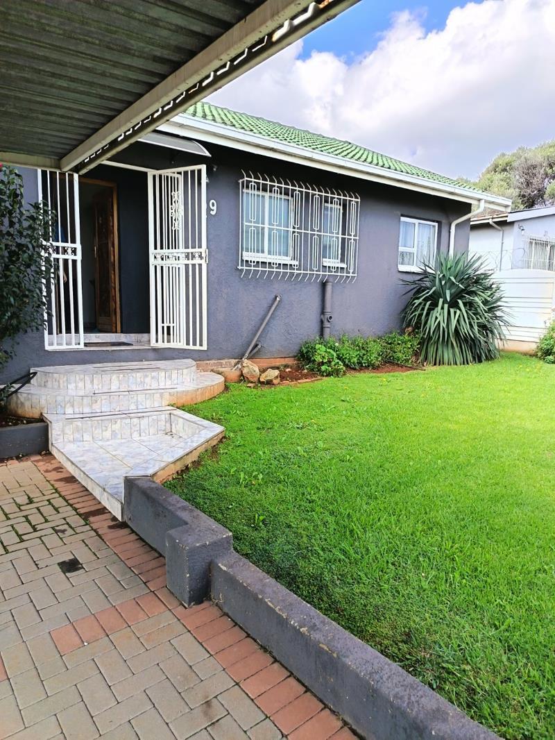 4 Bedroom House in Klopperpark