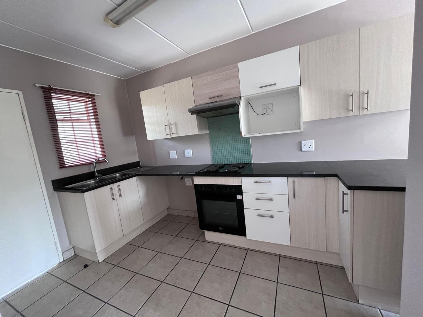 2 Bedroom Apartment in Die Hoewes