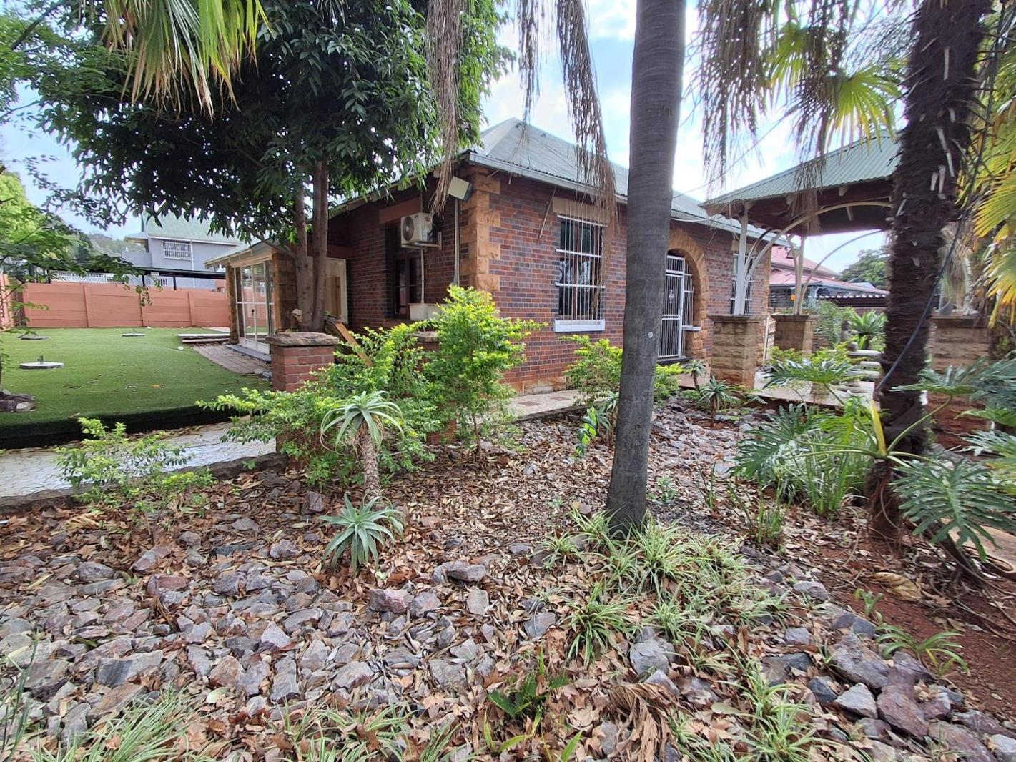 6 Bedroom House in Hatfield