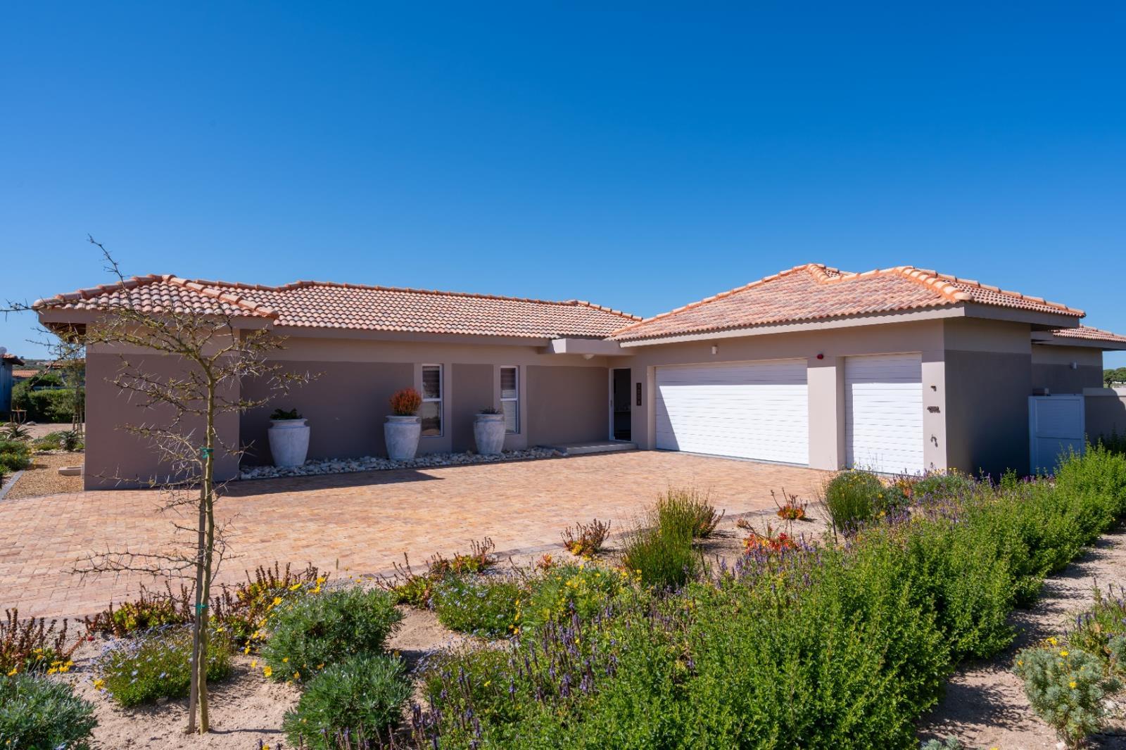 4 Bedroom House in Langebaan Country Estate