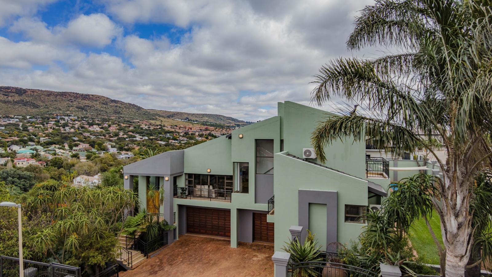 4 Bedroom House in Ruimsig