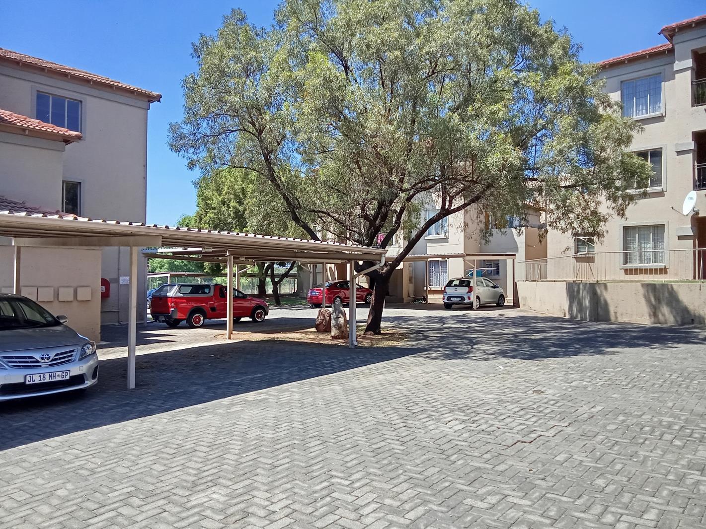 1 Bedroom Apartment in Weltevreden Park