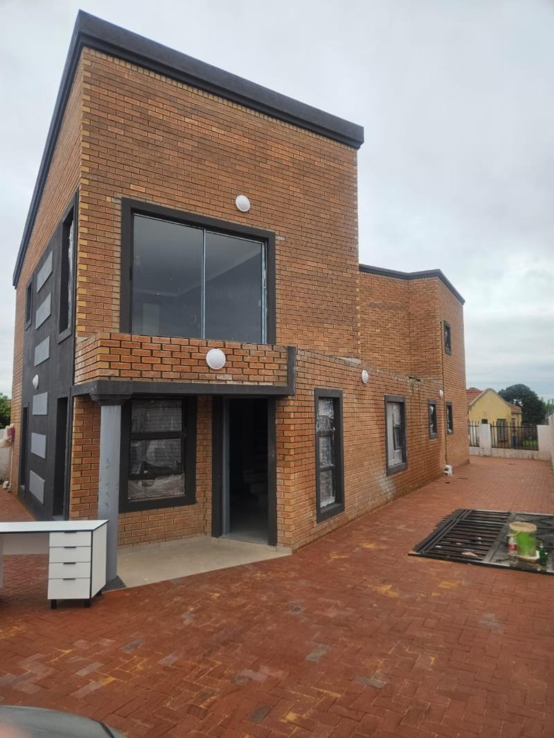 2 Bedroom Penthouse in Clayville