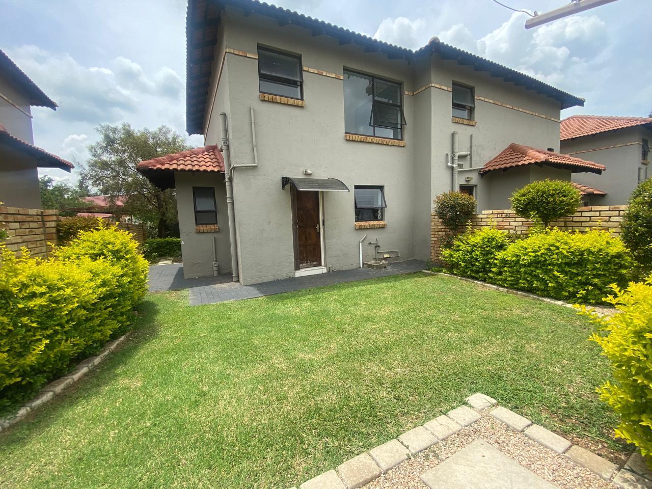 2 Bedroom Townhouse in Heuwelsig Estate