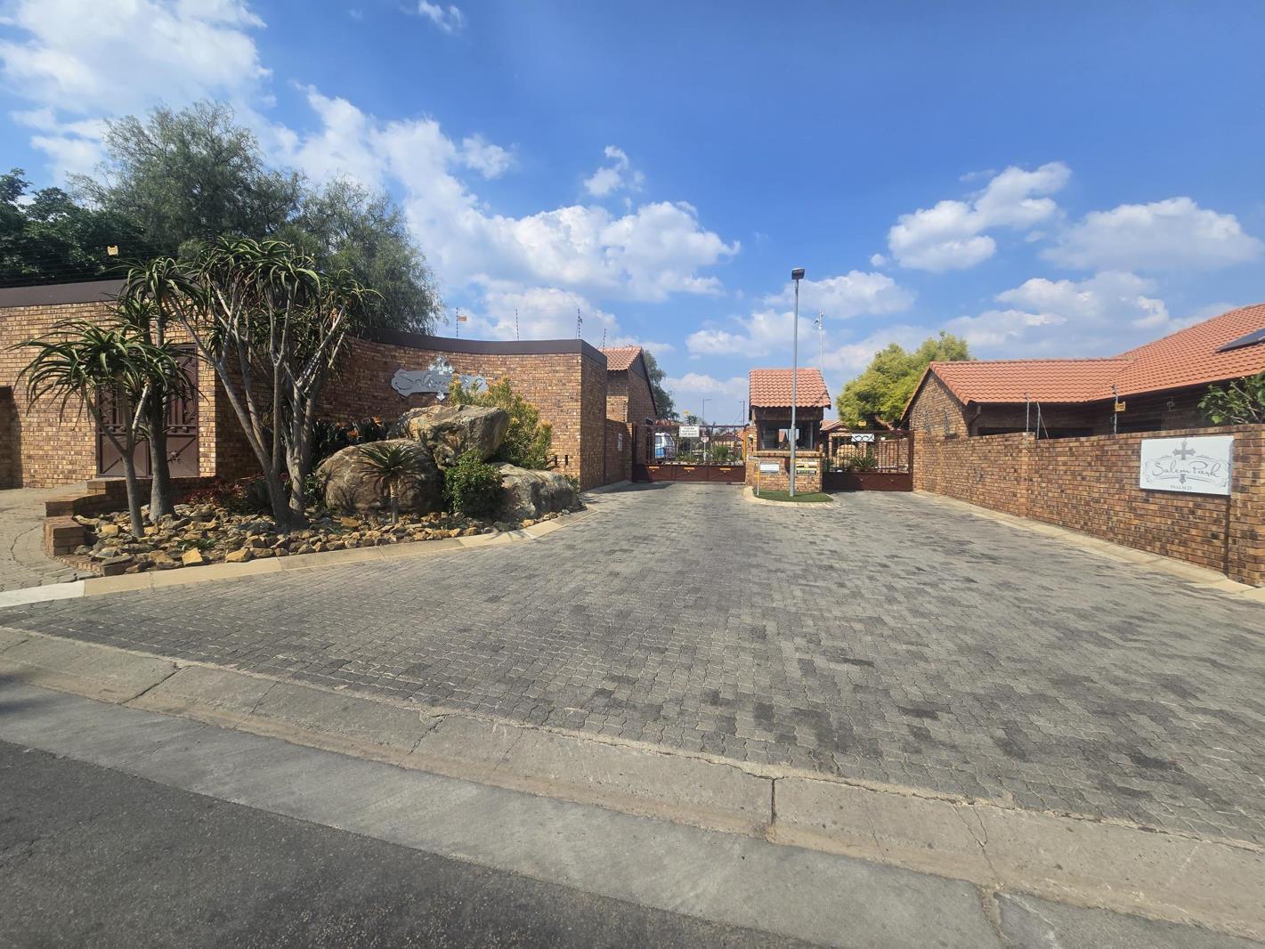 2 Bedroom House in Sunward Park