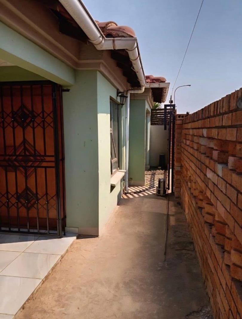 2 Bedroom House in Meadowlands