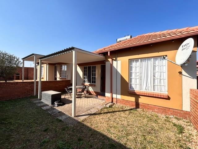 2 Bedroom House in The Reeds