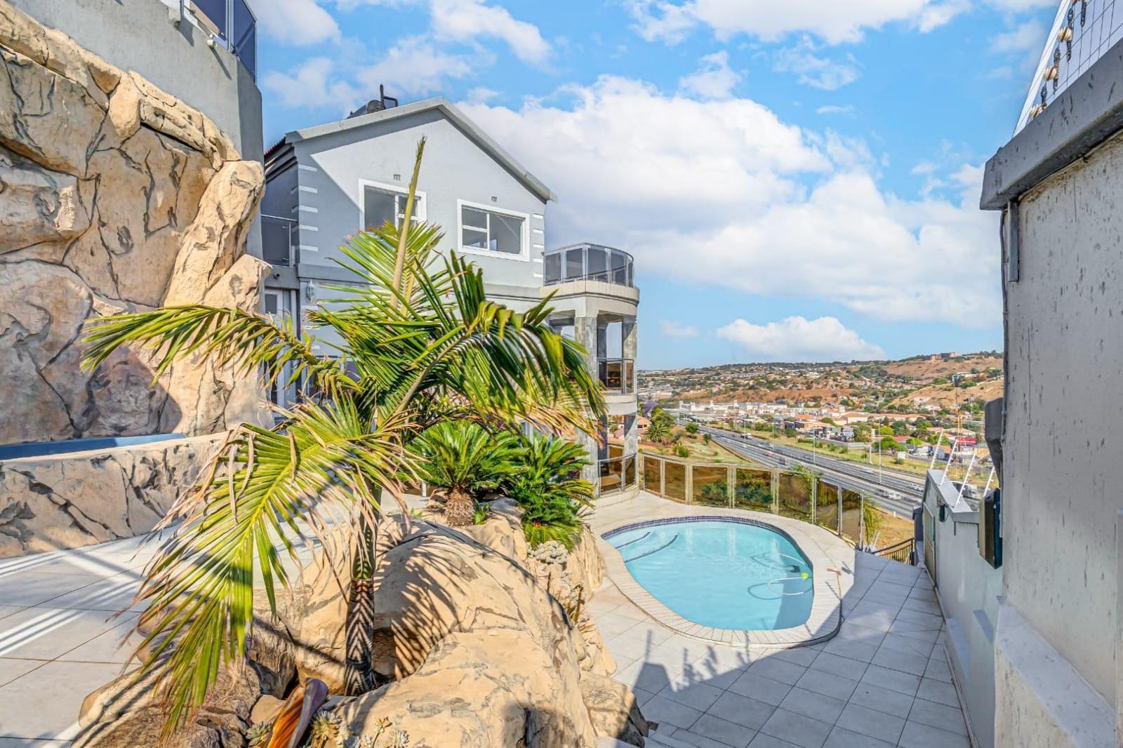 14 Bedroom House in Bassonia