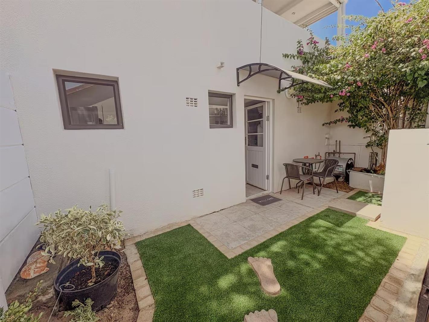 Studio apartment in Table View