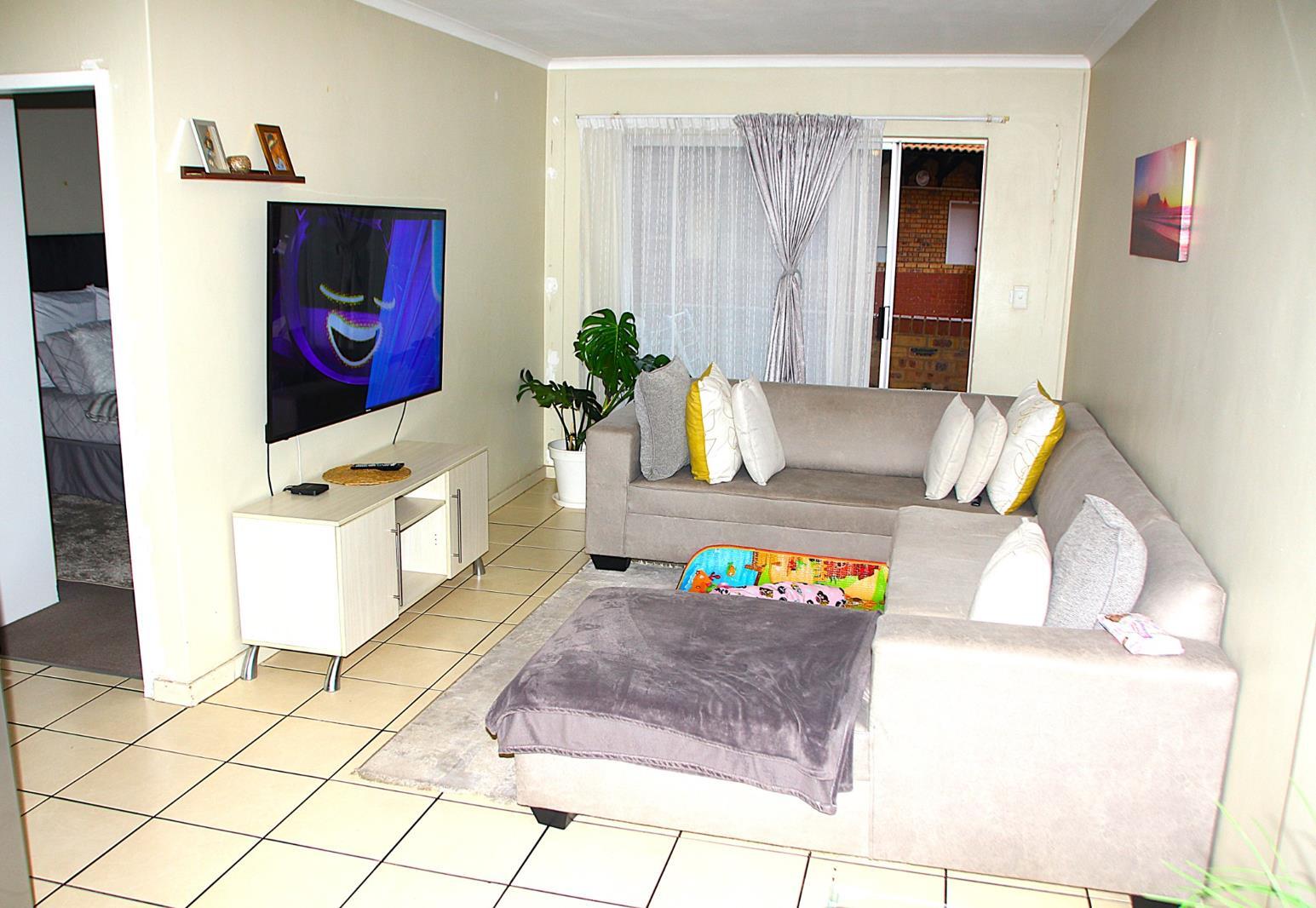 2 Bedroom Apartment in Zwartkop